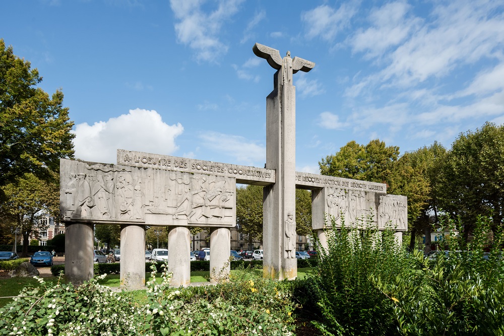 Monument aux Sociétés coopératives de Reconstruction  France Hauts-de-France Aisne Soissons 02200