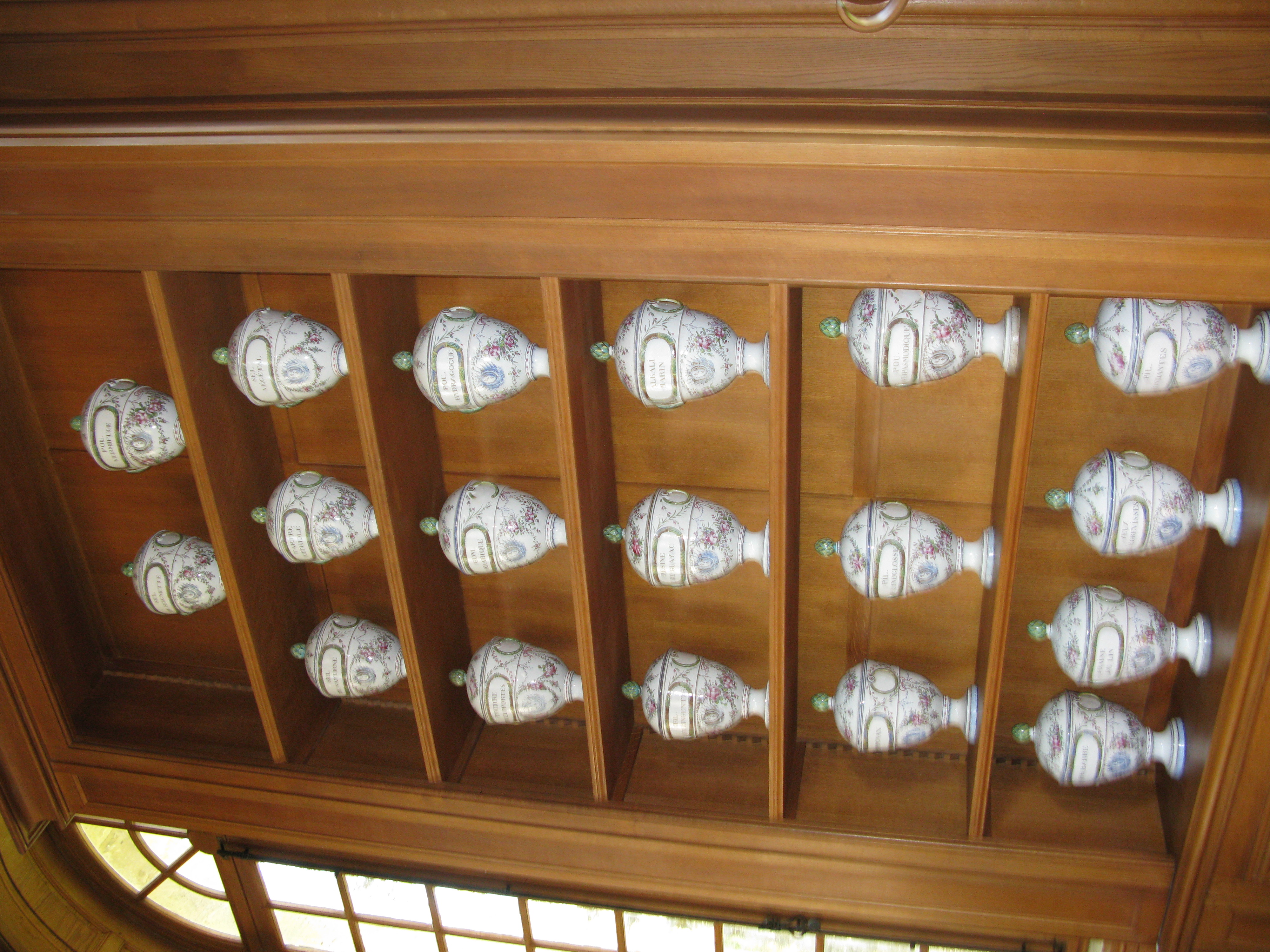 Pharmacie des Princes de Condé, Chantilly - photo 5