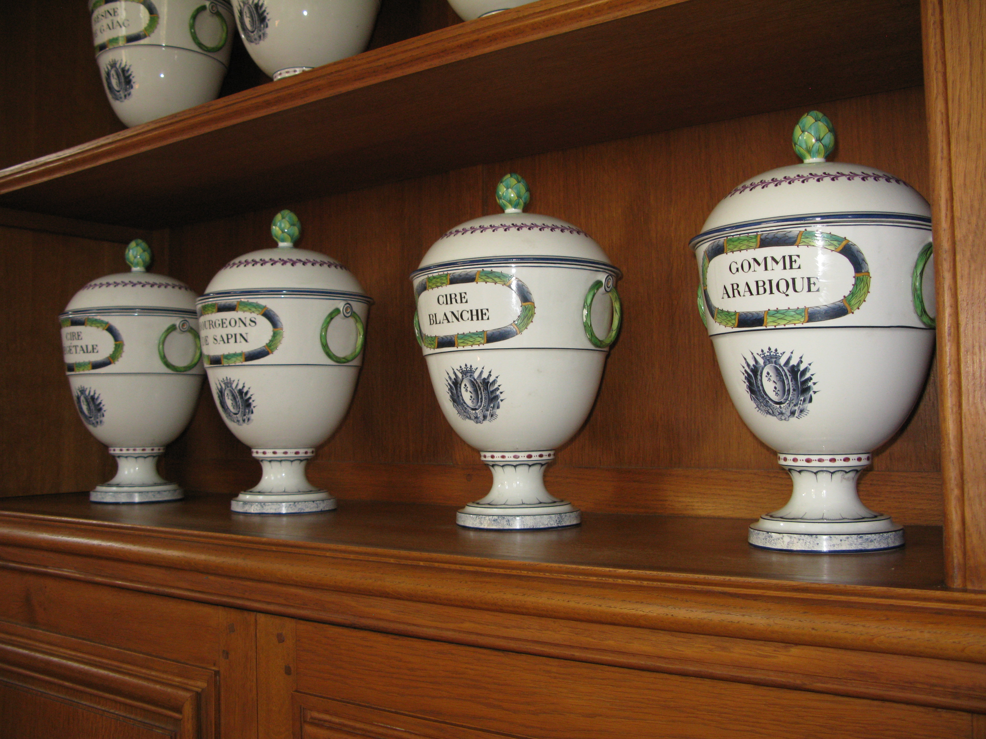 Pharmacie des Princes de Condé, Chantilly - photo 4