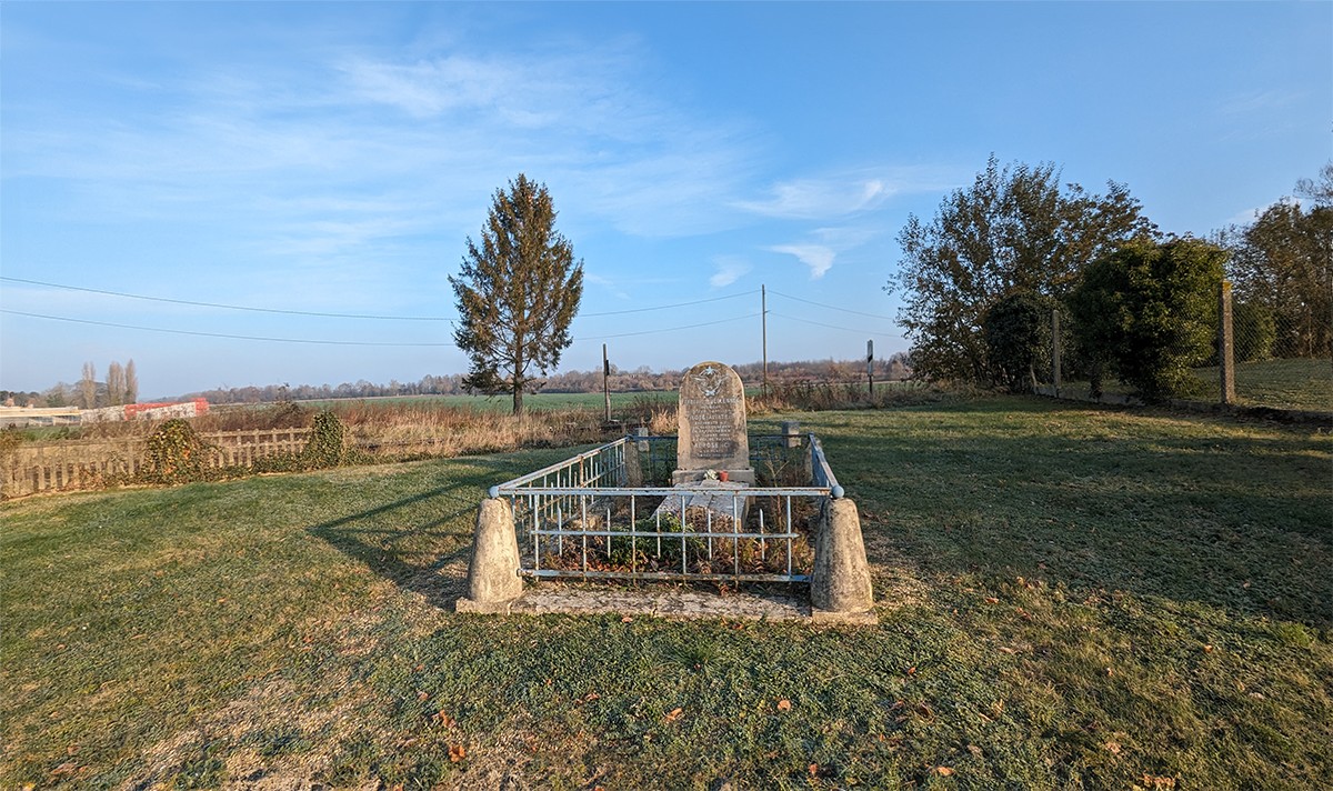 Monument de l'aviateur Quellenec à Laon