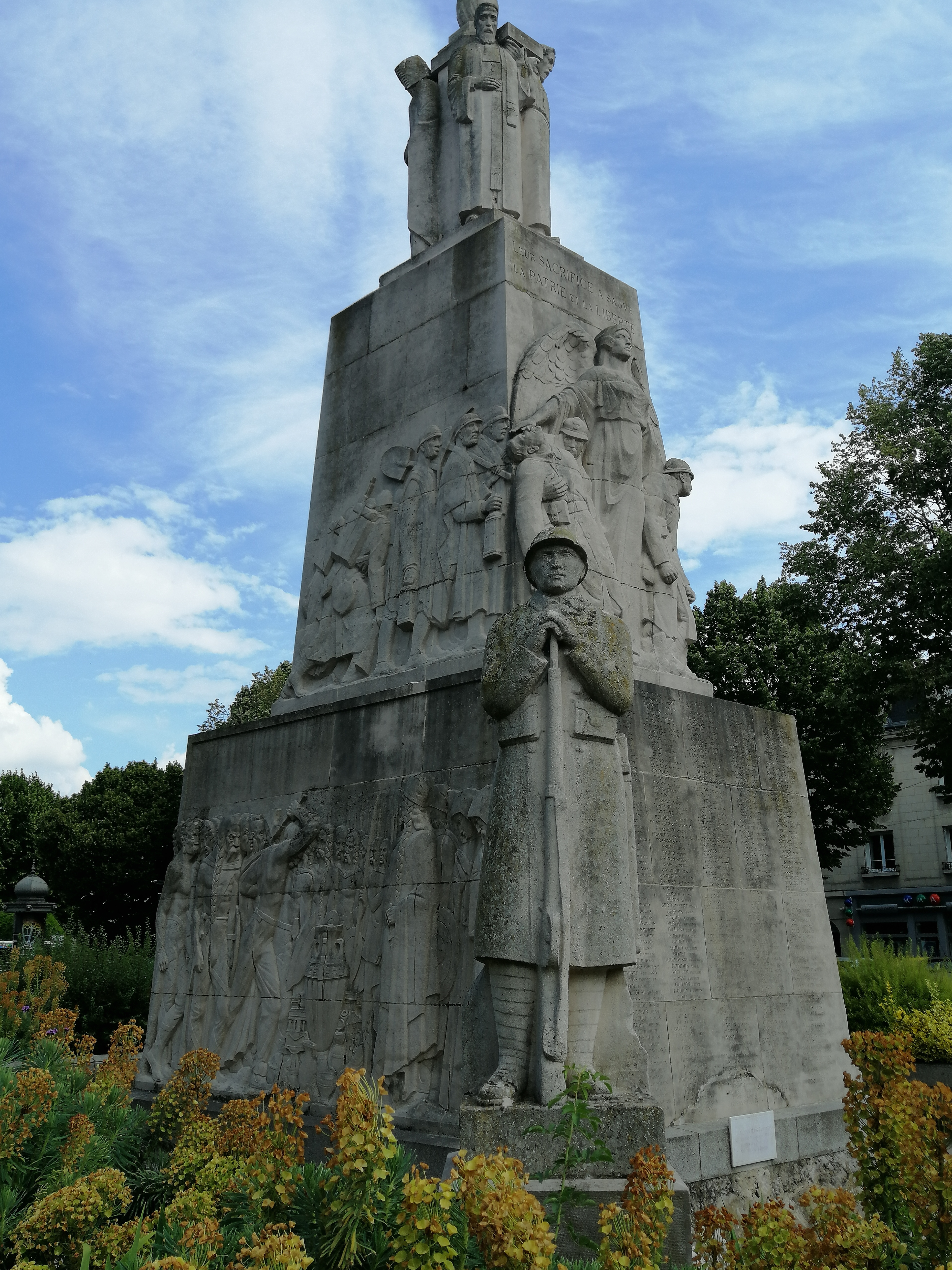 Le monument aux morts de Soissons  France Hauts-de-France Aisne Soissons 02200