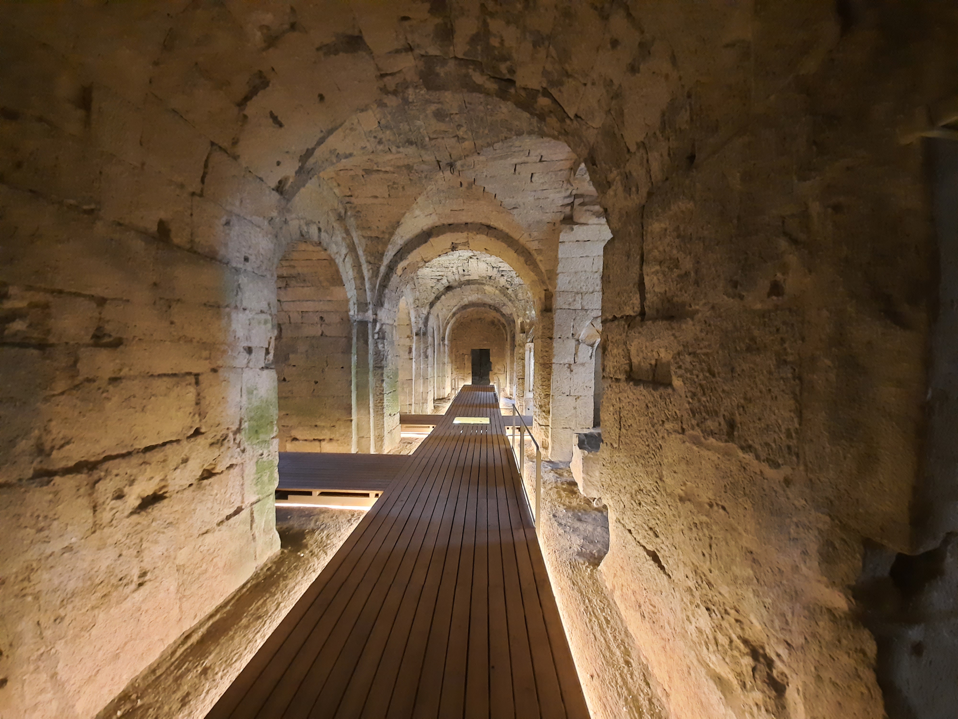 Visite guidée de la crypte Saint-Médard  France Hauts-de-France Aisne Soissons 02200