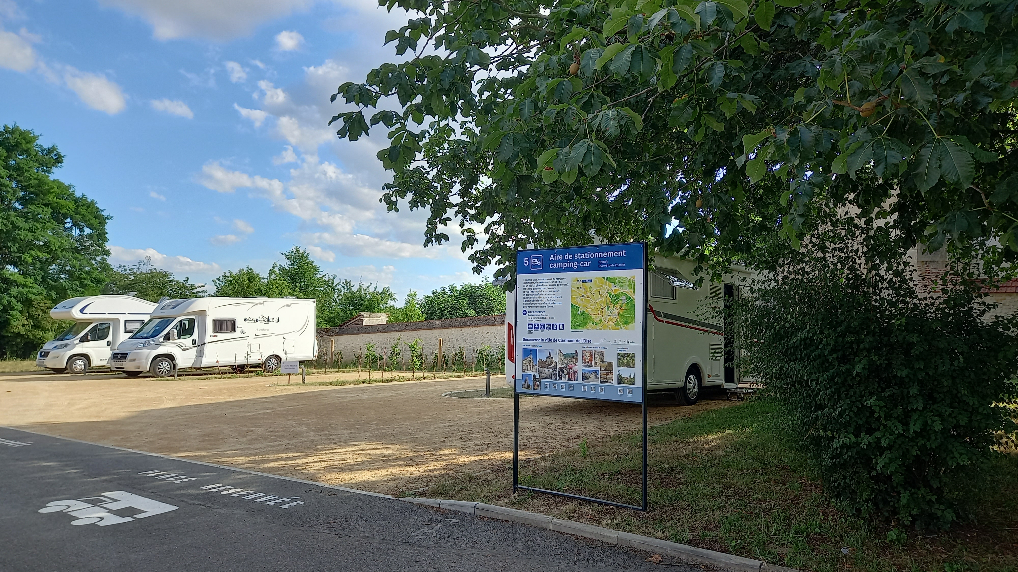 Aire de service et de stationnement de Clermont, Clermont - photo 2