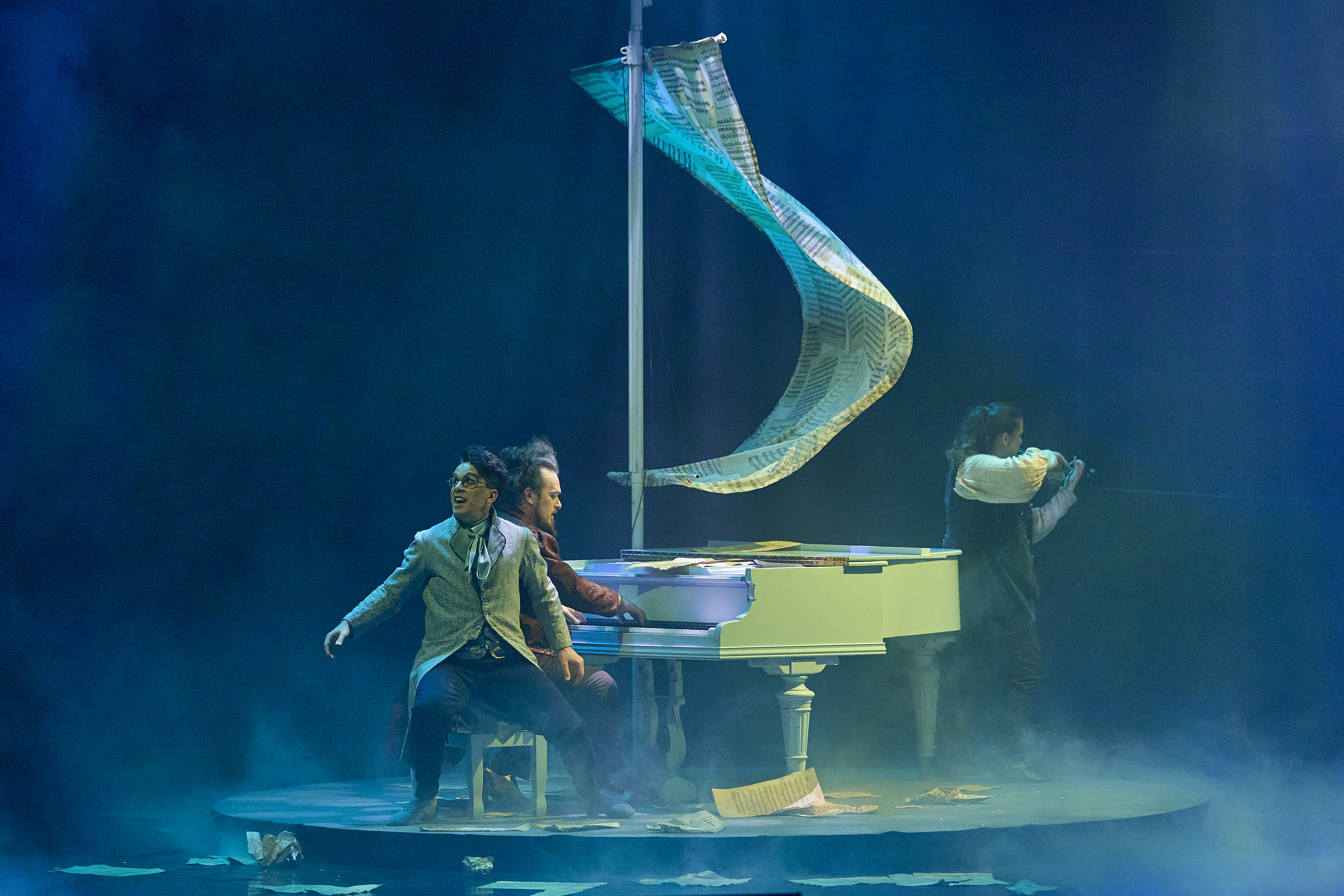 1. VISUEL PRINCIPAL Les Virtuoses - En pleine tempête - Bateau fumée (c) STEPHANE AUDRAN