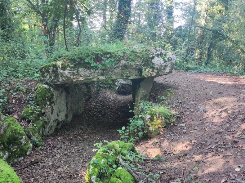 Villers et le Dolmen de la Pierre aux Fées