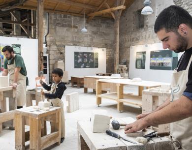 Atelier sculpture à la Maison de la Pierre à Saint-Maximin