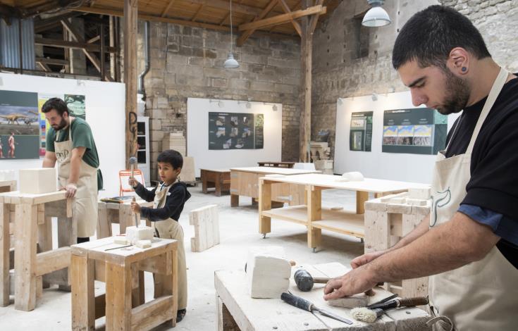 Atelier sculpture à la Maison de la Pierre à Saint-Maximin