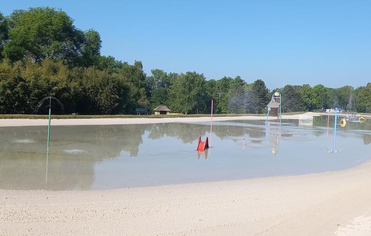Jeux d'eau sur sable fin