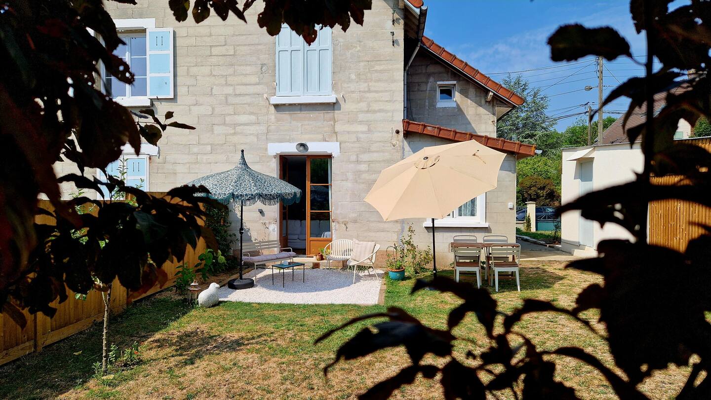 Chez Claire Senlis