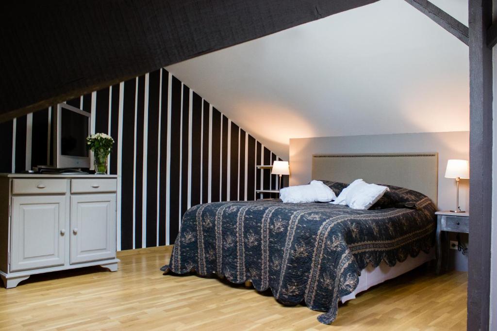 Le Quatorze_Booking