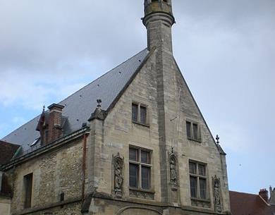 6657-hotel-de-ville-de-clermont--0