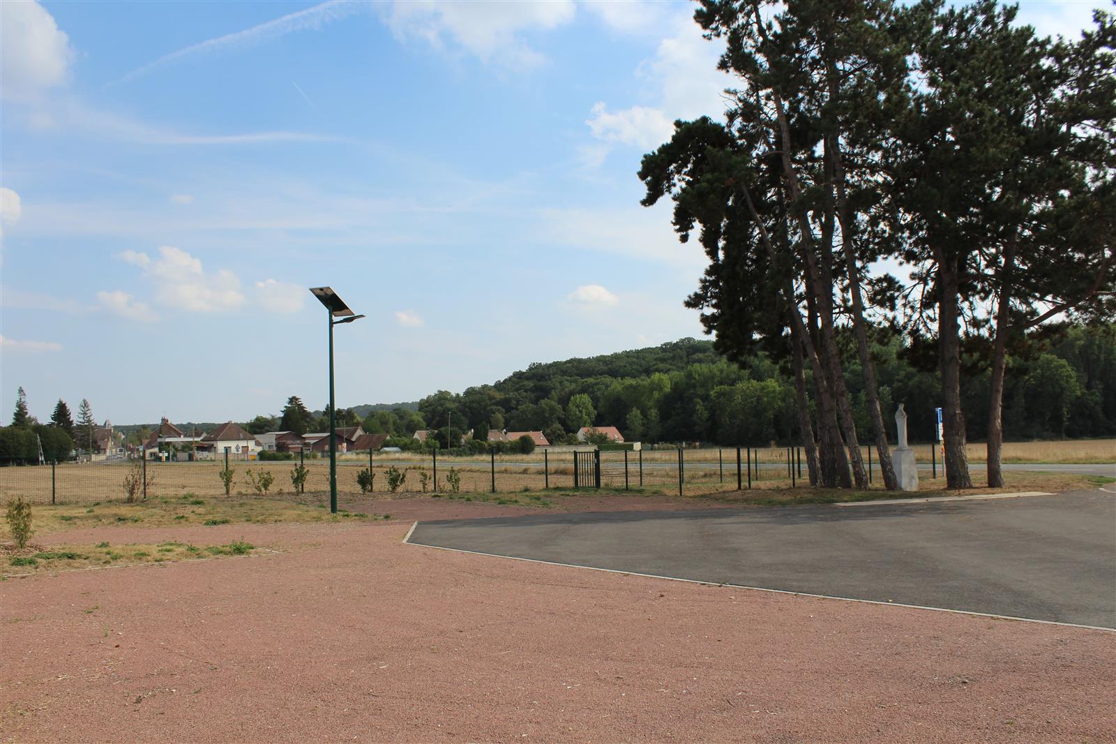 Aire de camping car de la neuville en Hez (2)
