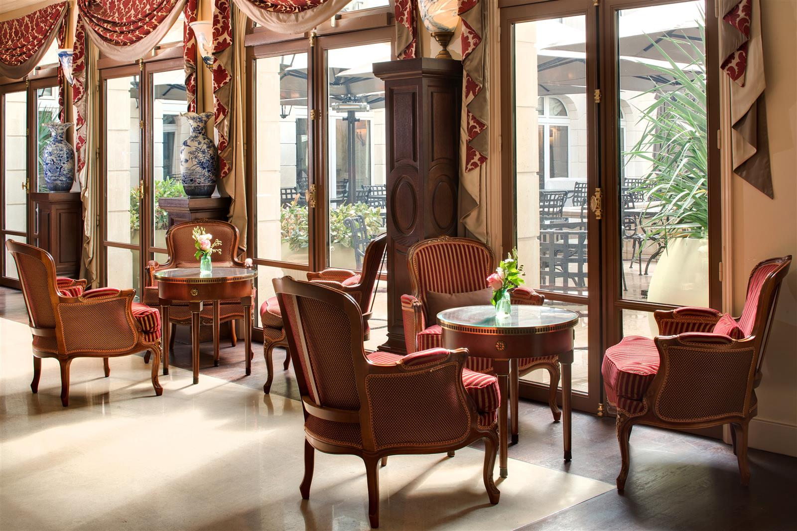 Lounge Bar