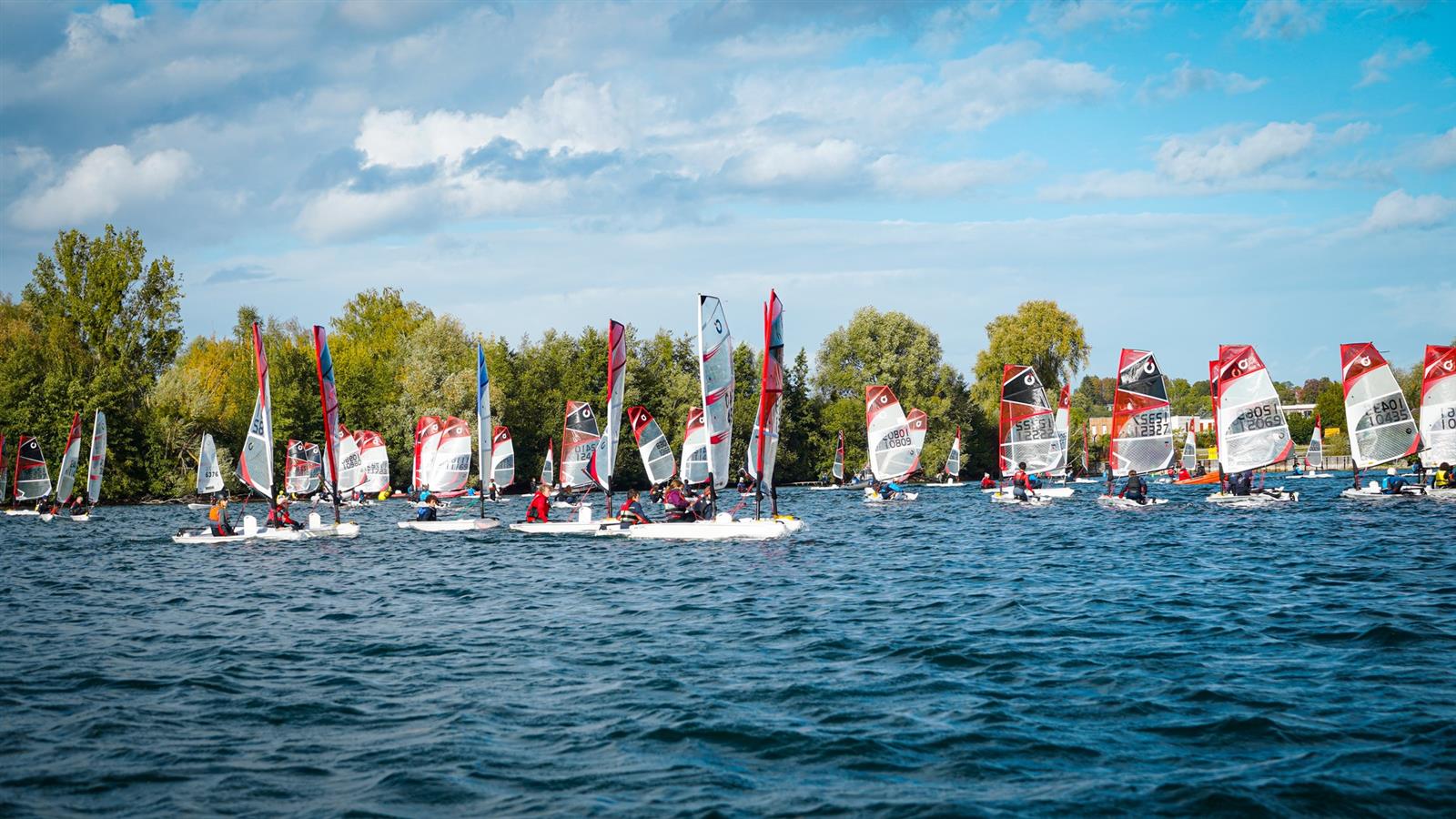 Cours de voile à la base nautique de Saint-Leu-d'Esserent