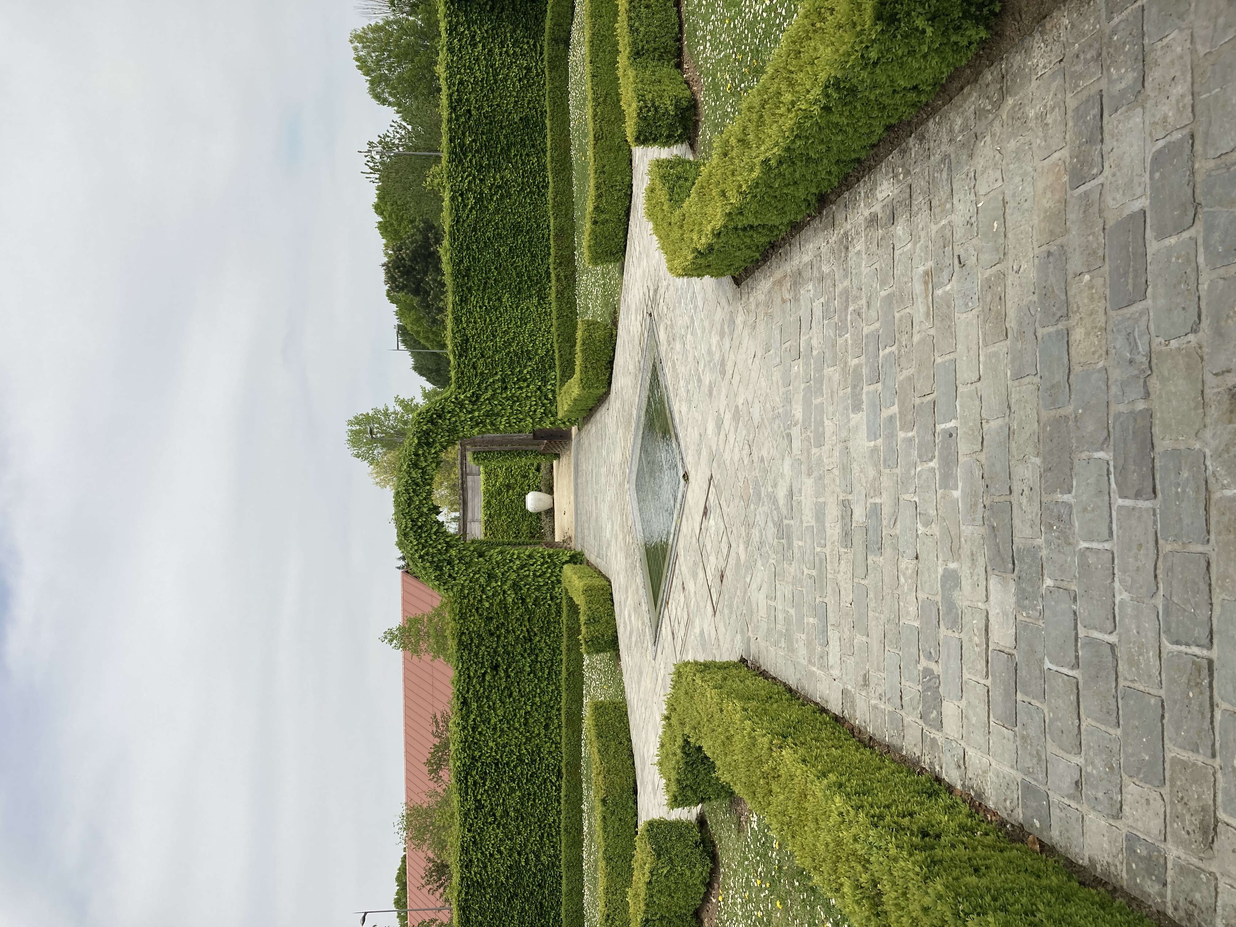 Jardin d'inspiration médiévale de la Maladrerie Saint-Lazare