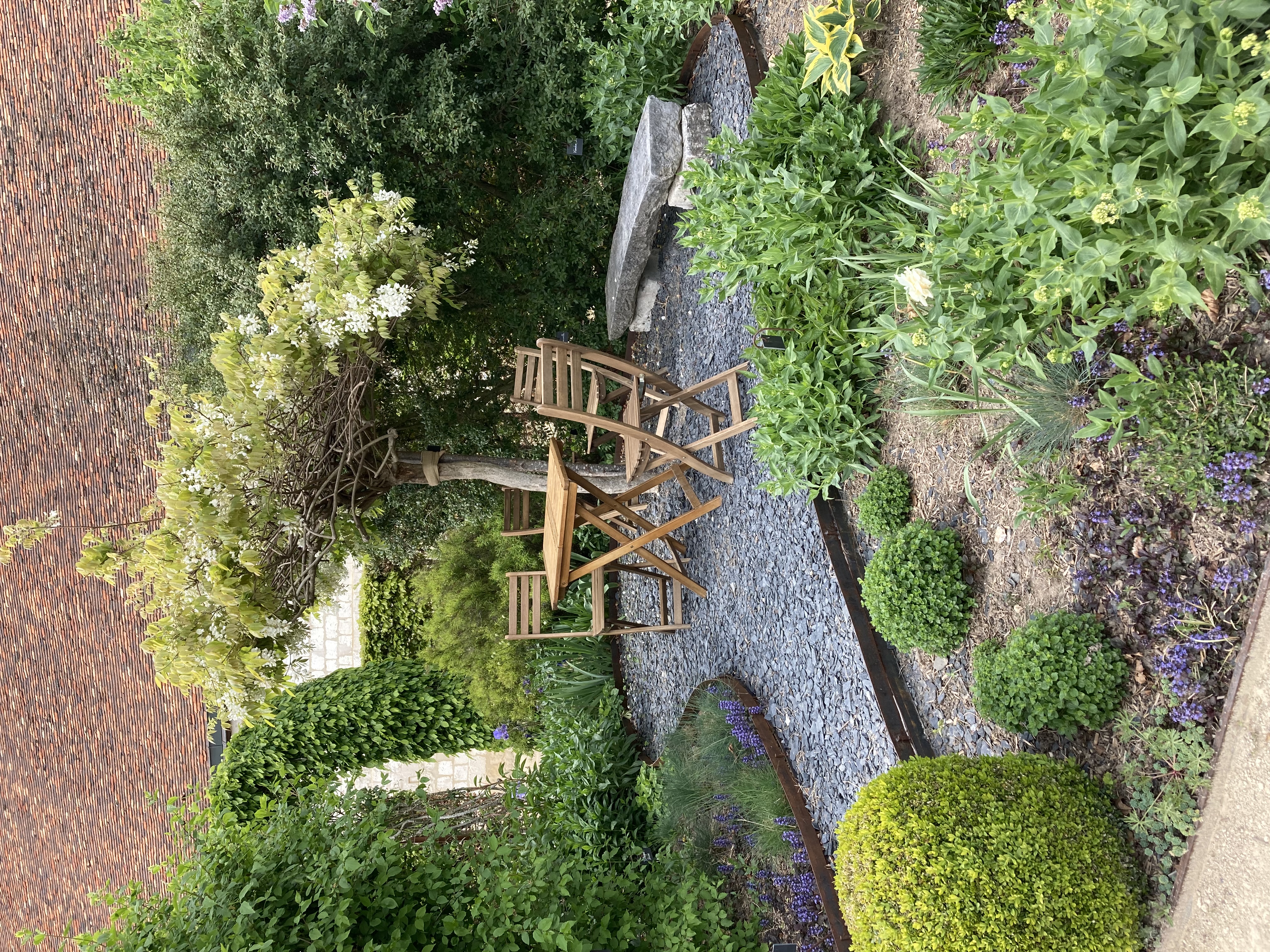 Jardin d'inspiration médiévale de la Maladrerie Saint-Lazare