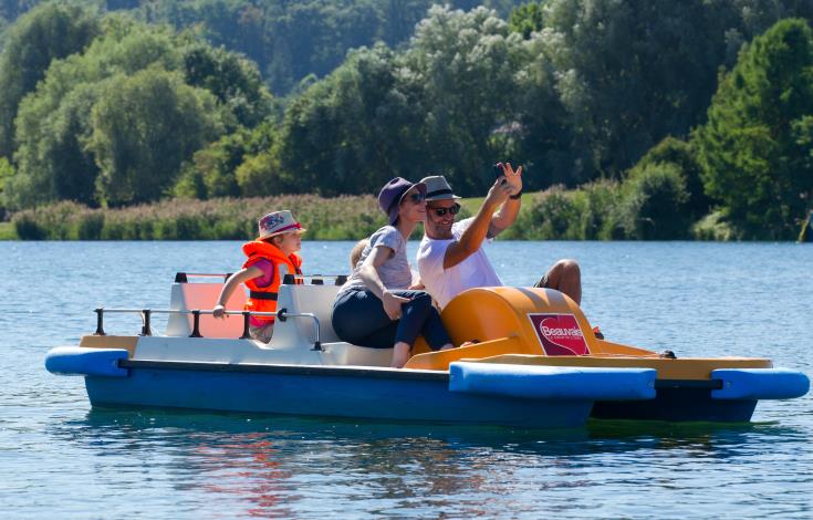 Pédalo au Plan d'Eau du Canada