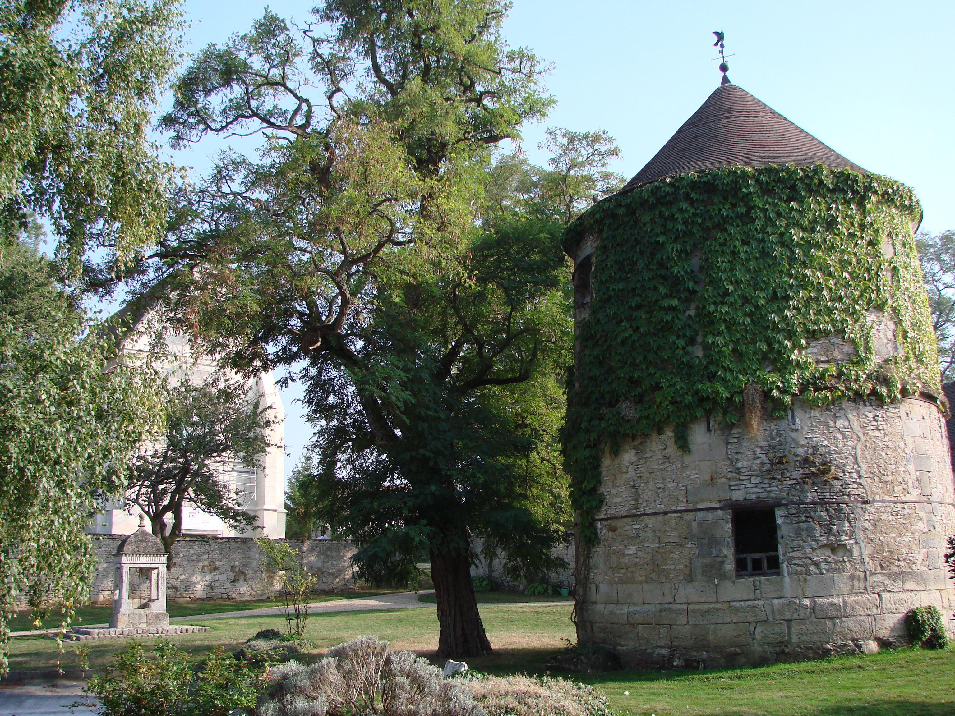 Prieuré de Bray