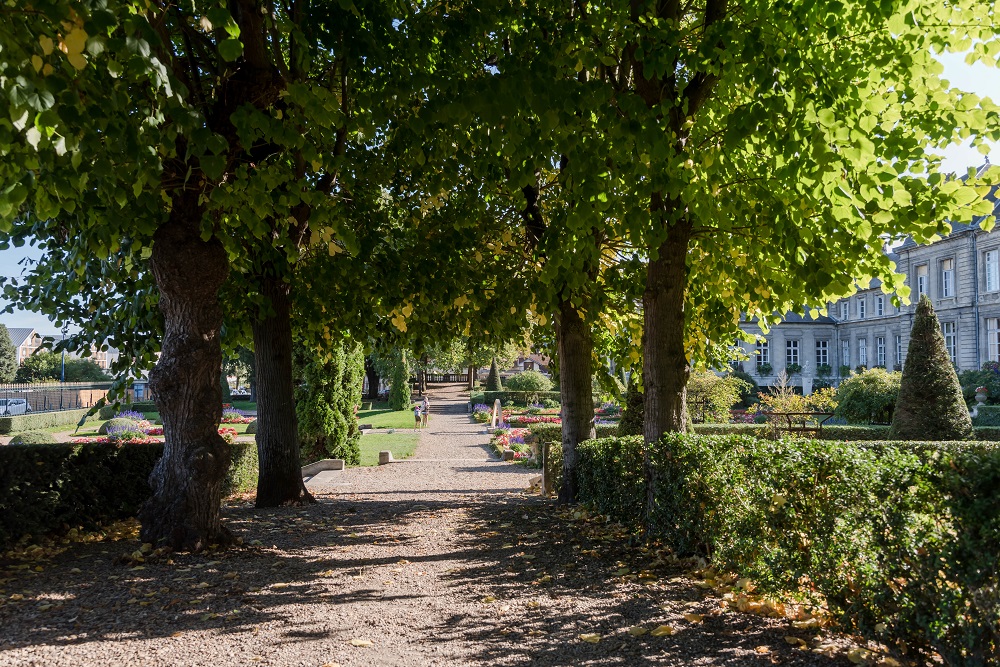 Jardin < Hôtel de Ville < Soissons < Aisne