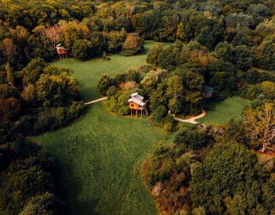 Cabanes perchées dans les arbres - Cabanes de La Réserve