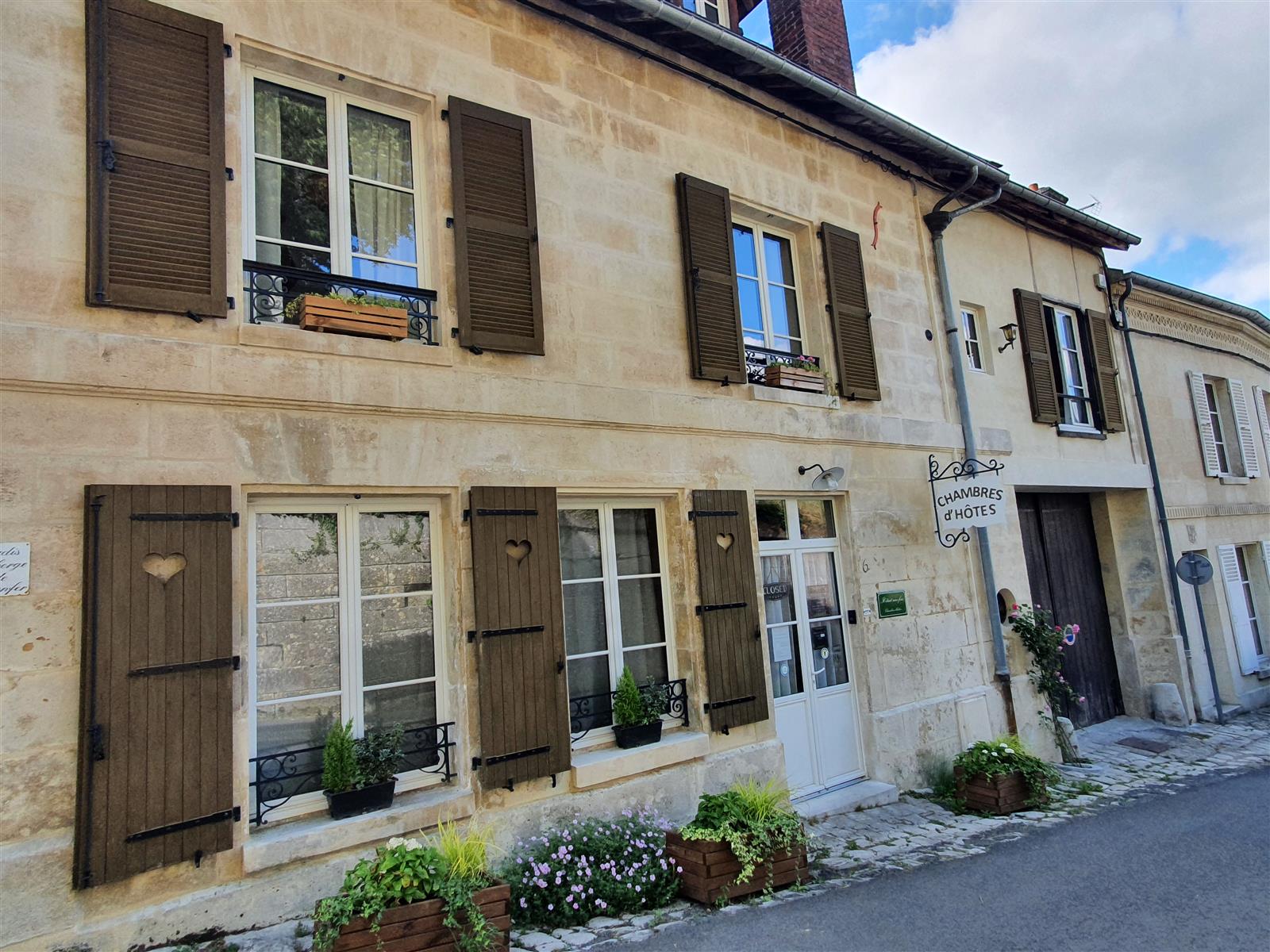 Façade_ Il était une fois_ crédit photo Marie-Line Monchecourt