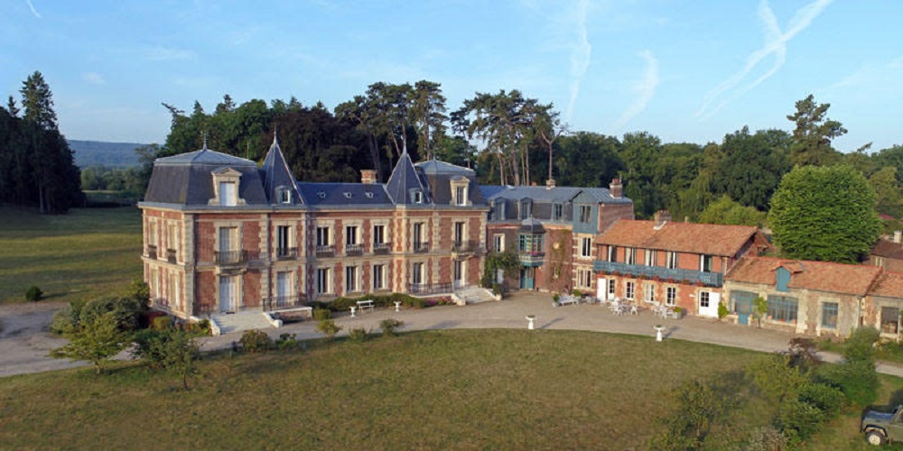CHEVRIERES Chateau Le Quesnoy