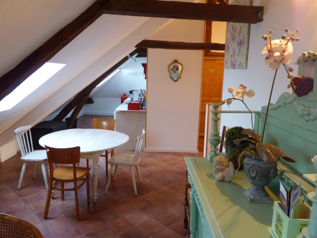 CREVECOEUR-LE-GRAND La cour d'honneur du château