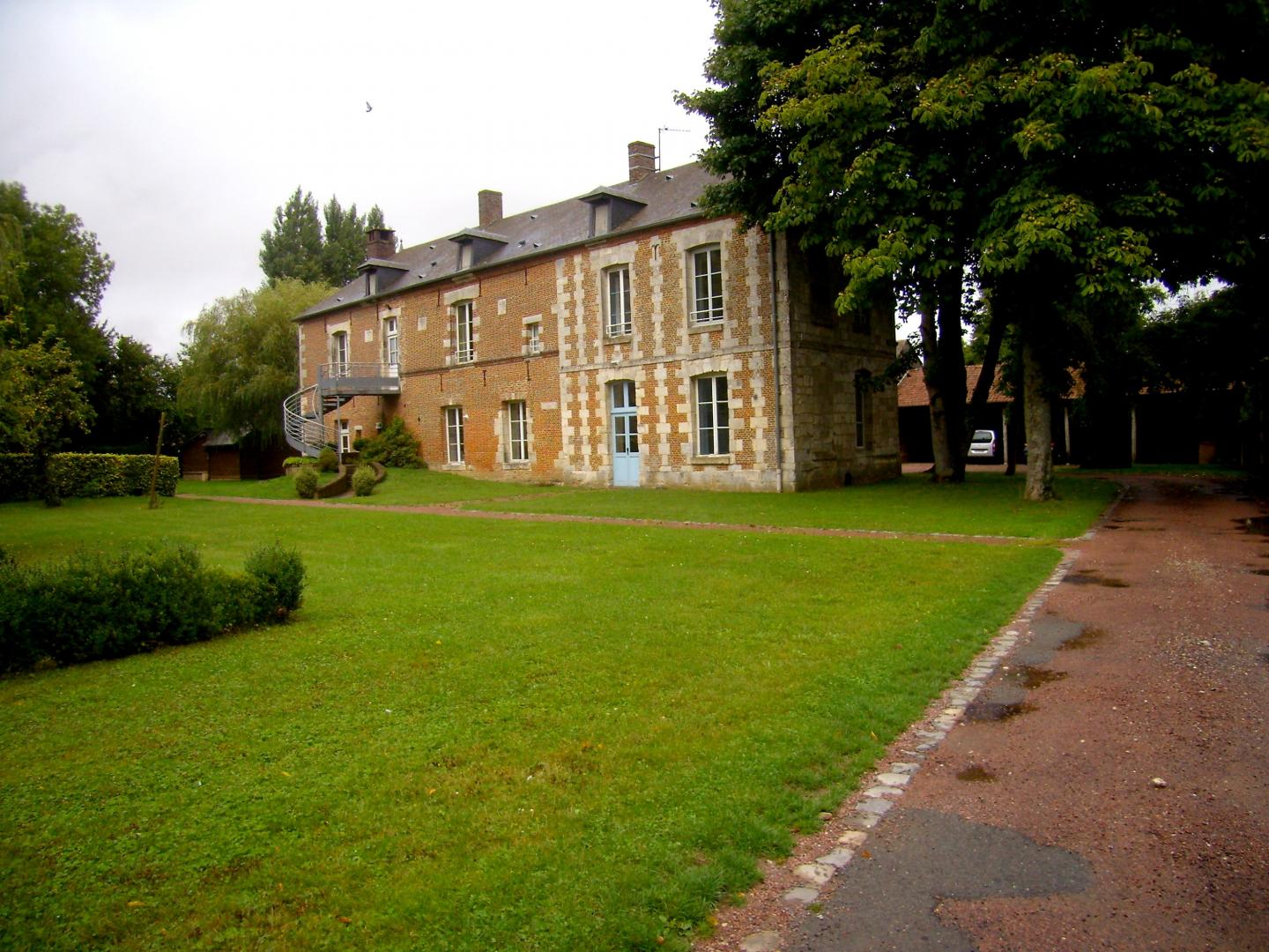 SOMMEREUX Grand gîte de la Commanderie