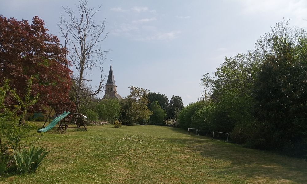La maison près de la forêt