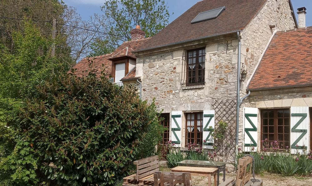 La maison près de la forêt