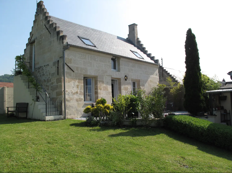 La Maison des Chiens Rouges_ ext