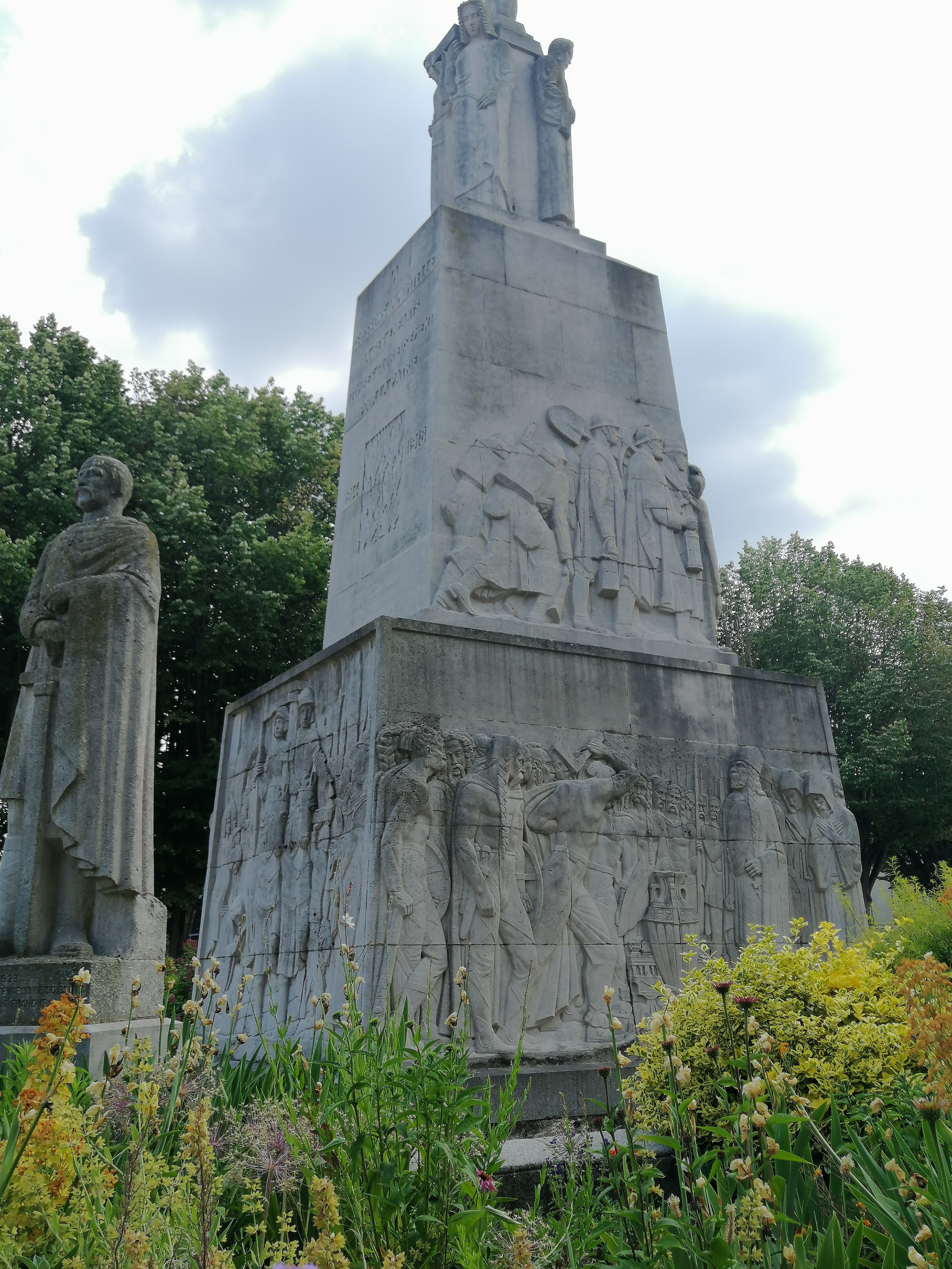 Légende du Vase - monument aux morts ©GrandSoissons Agglomération (2)