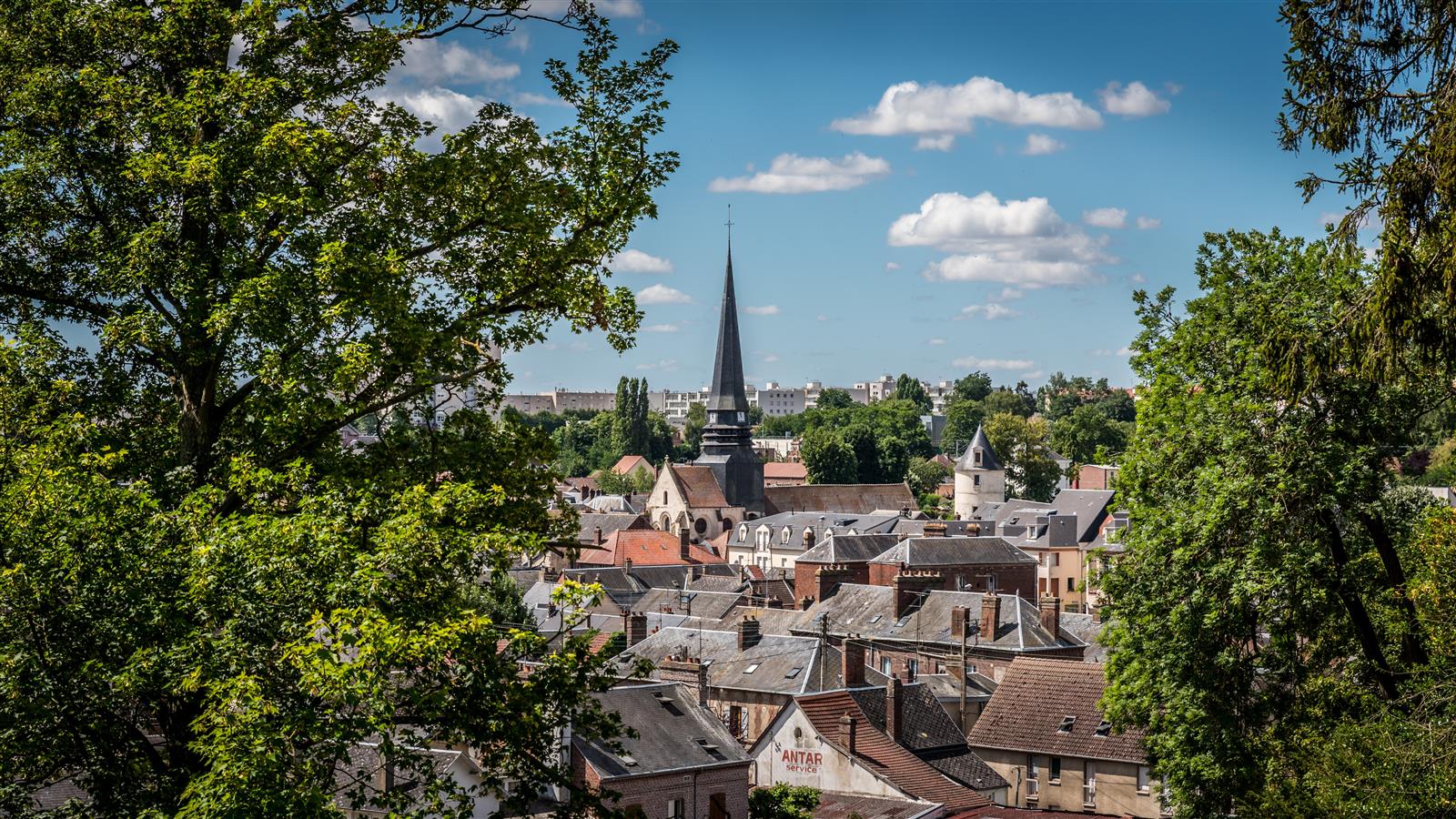Vue depuis le parc de la ville sur Méru
