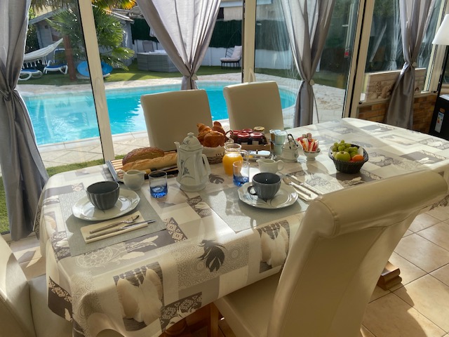 PHOTO PETIT-DEJEUNER