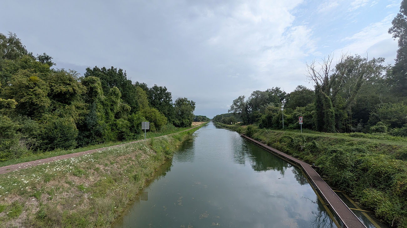 Canal entre Braye et Bourg-et-Comin < Aisne < Picardie