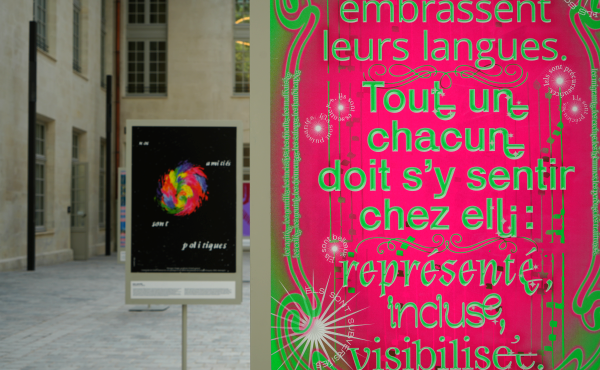 Vue d'une affiche exposée dans la cour du jeu de paume