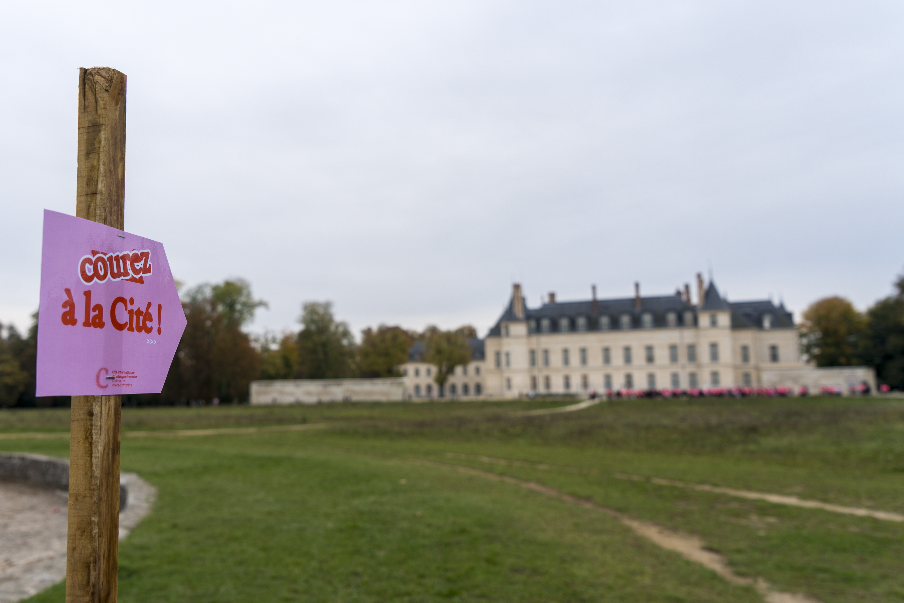 Vue du château et des coureurs