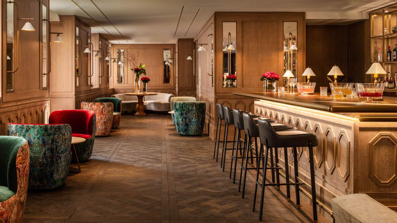 cdgrc_p121_conde_bar_seating