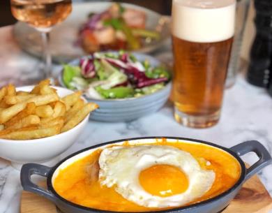 Cocotte à l'œuf et frites