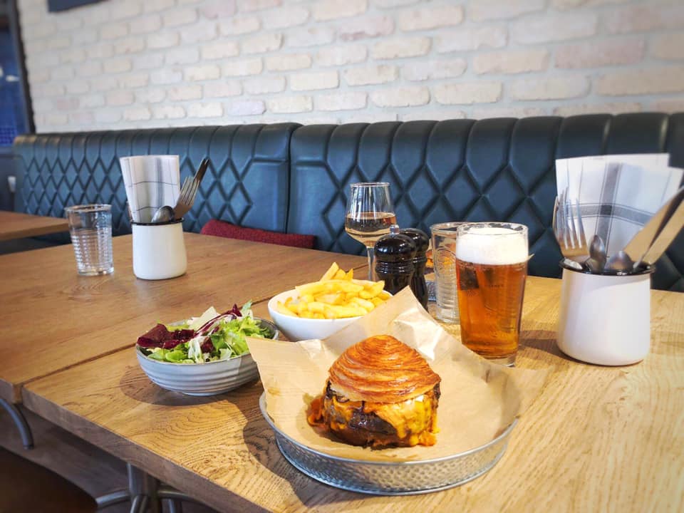 Plat, frites et bière