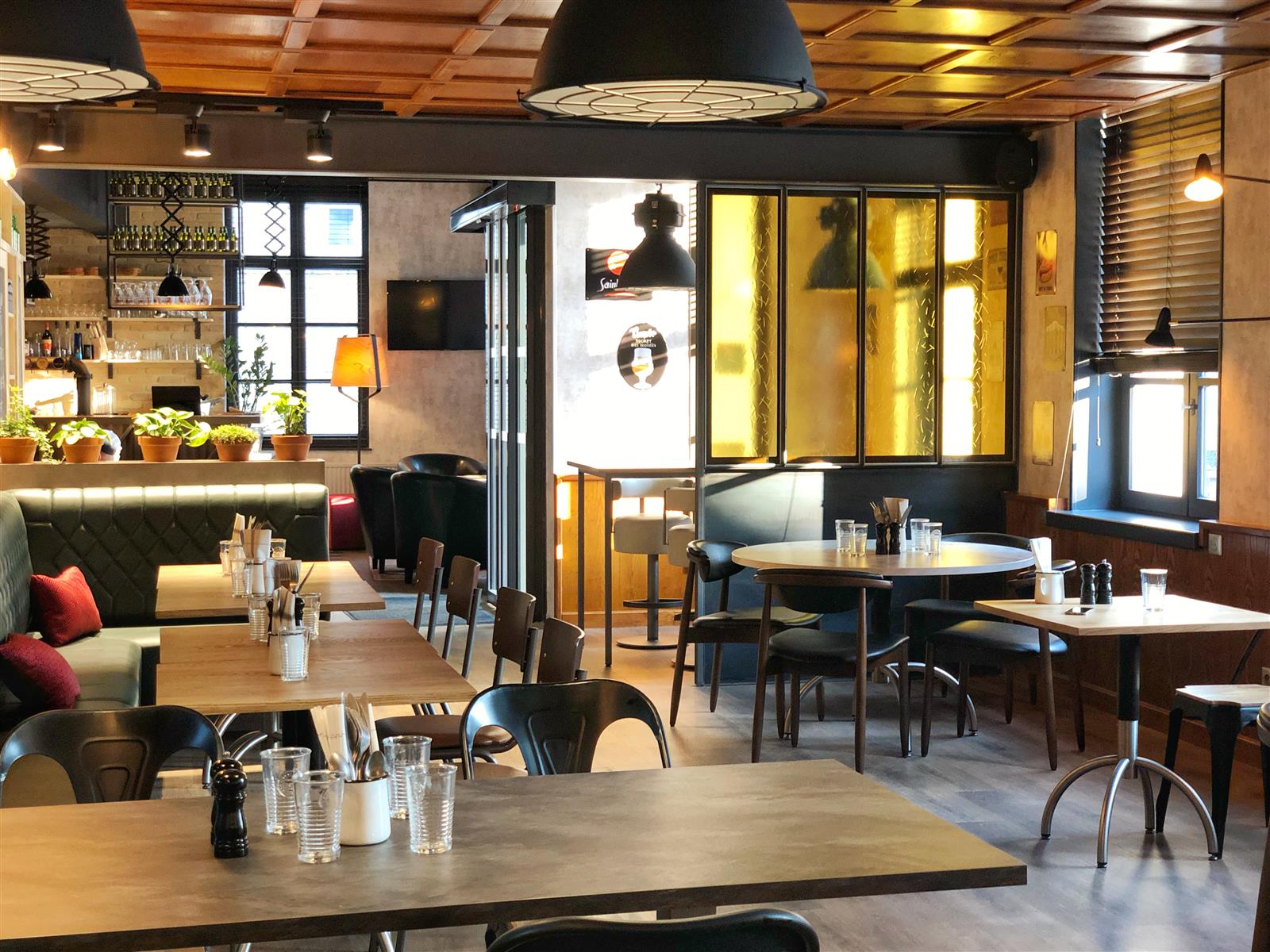 Salle et banquettes