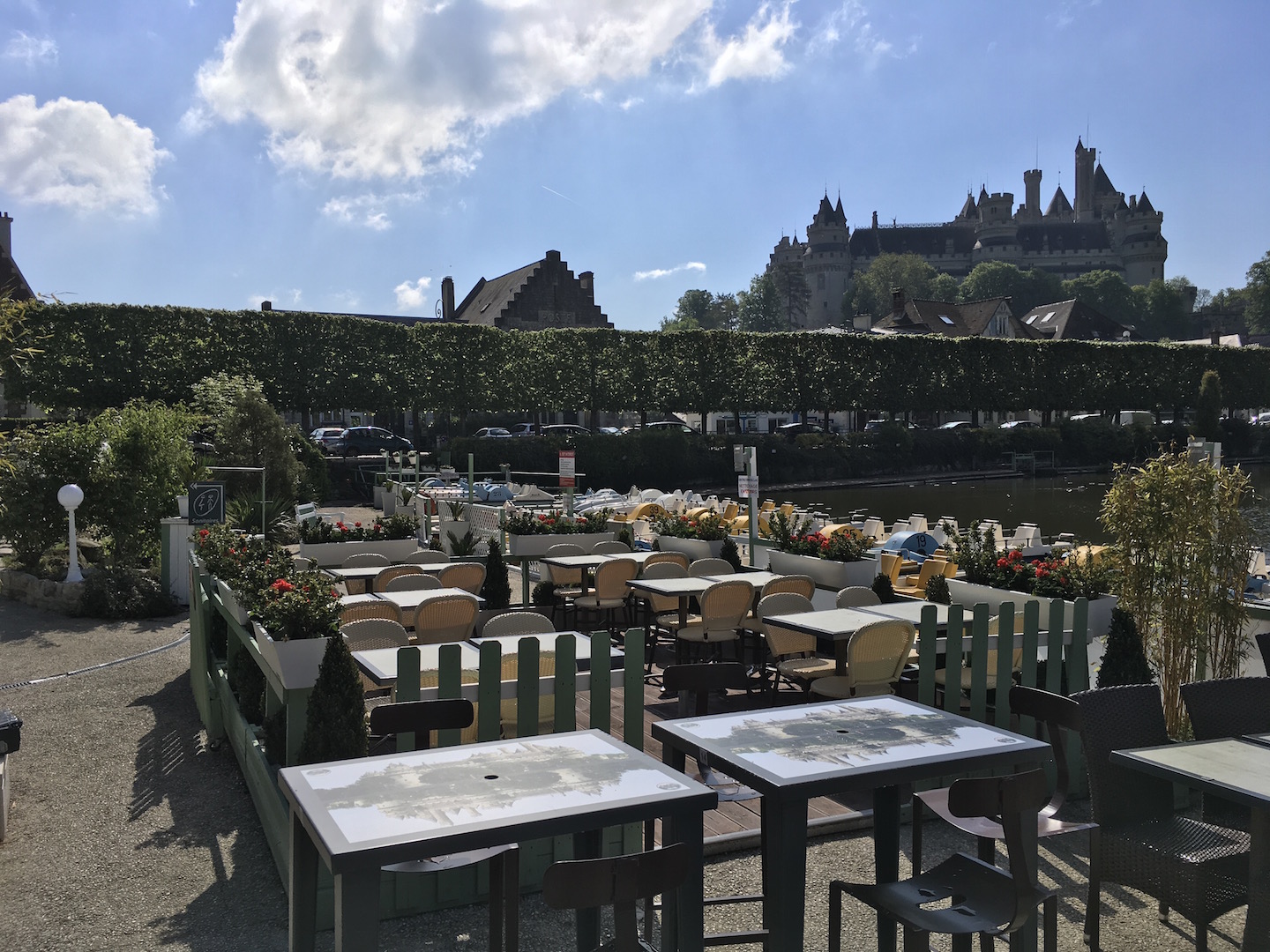 château pub