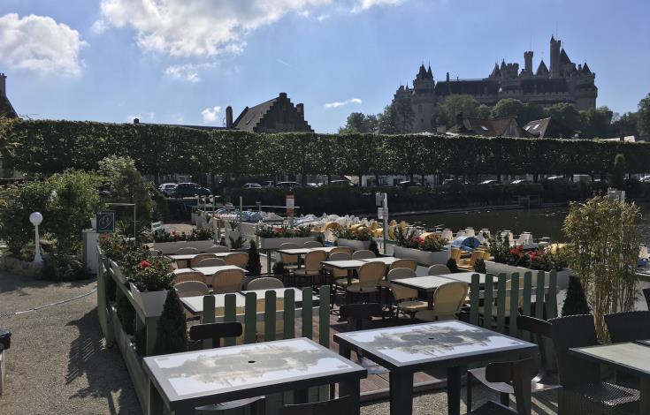 château pub