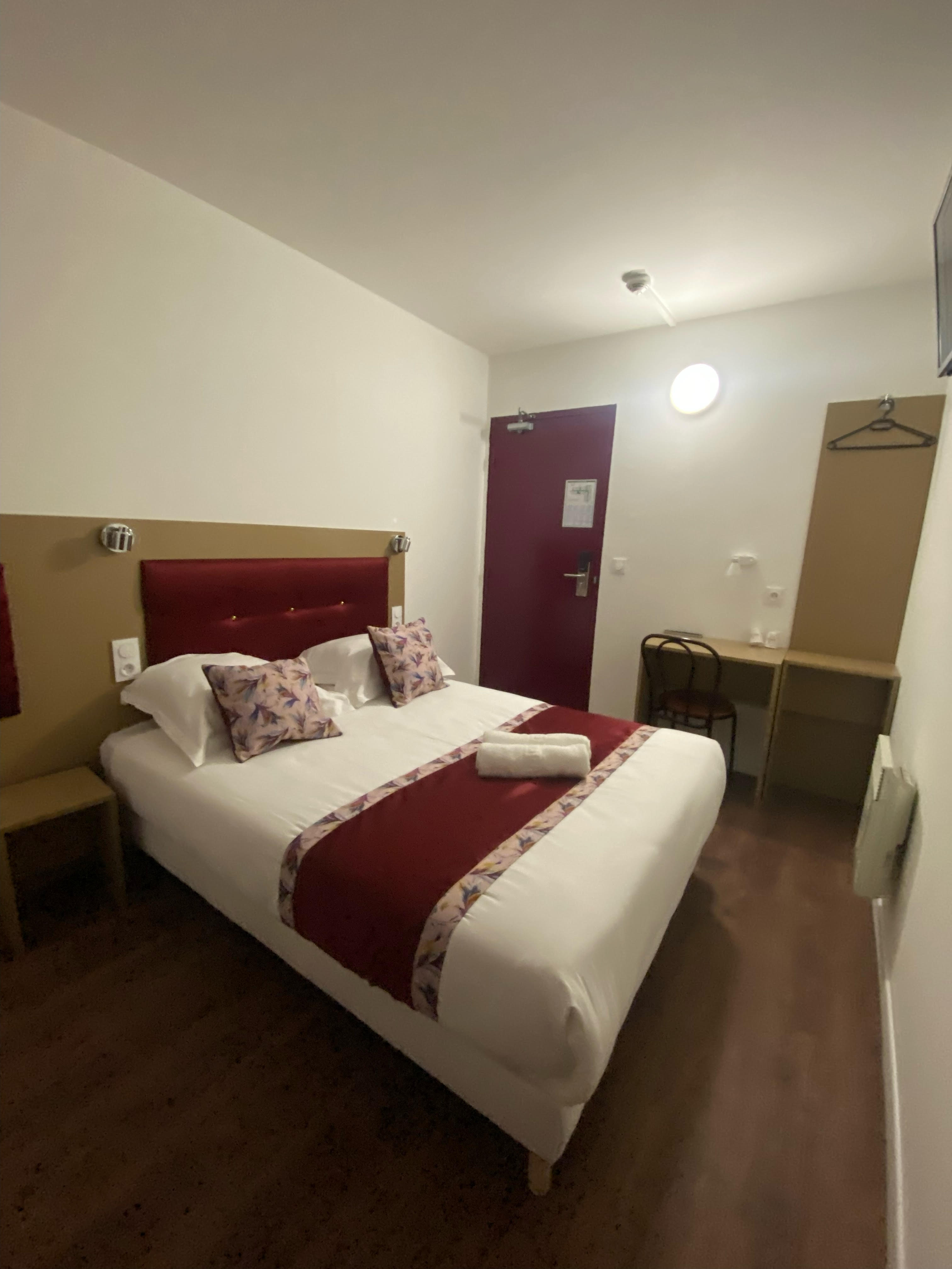 fast_hotel_crouy5