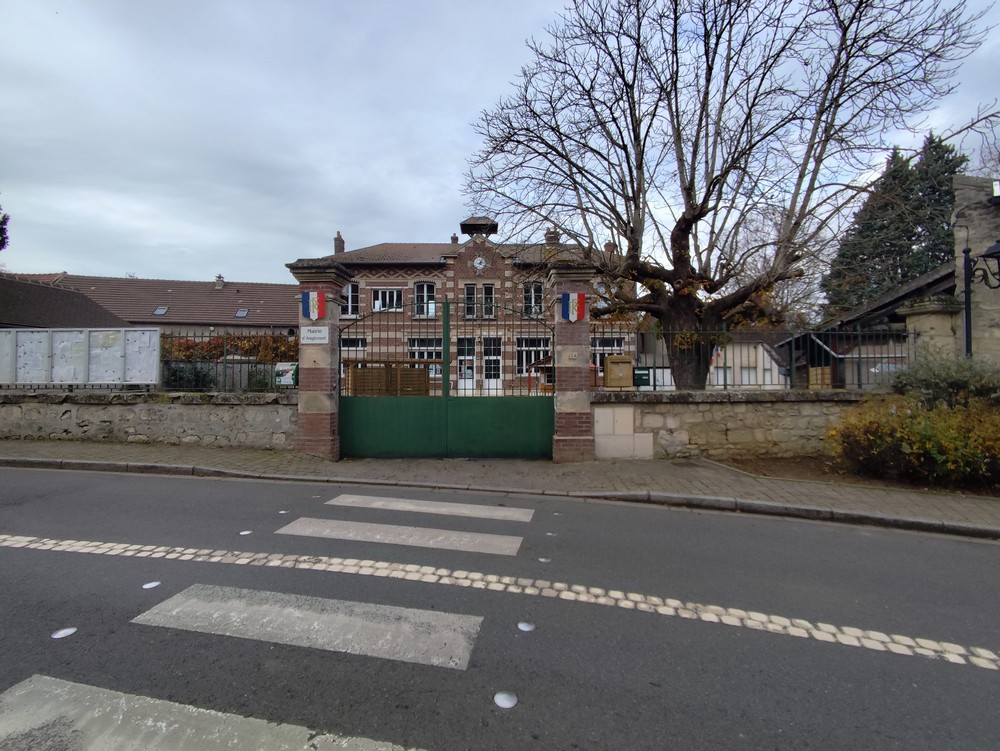 mairie angicourt