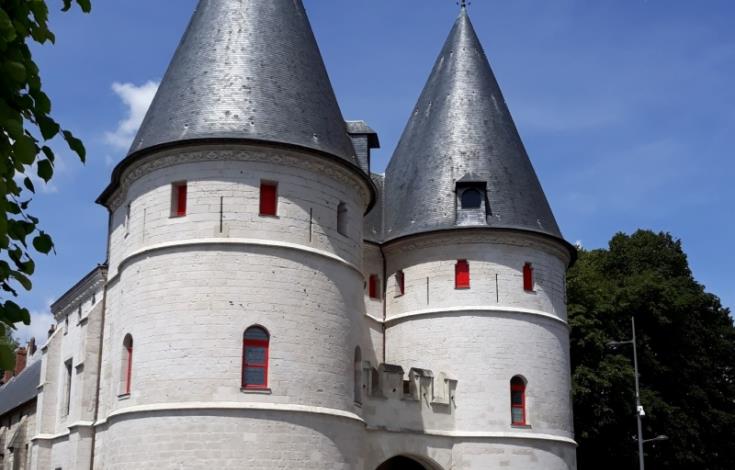 Châtelet d'entrée du MUDO-Musée de l'Oise