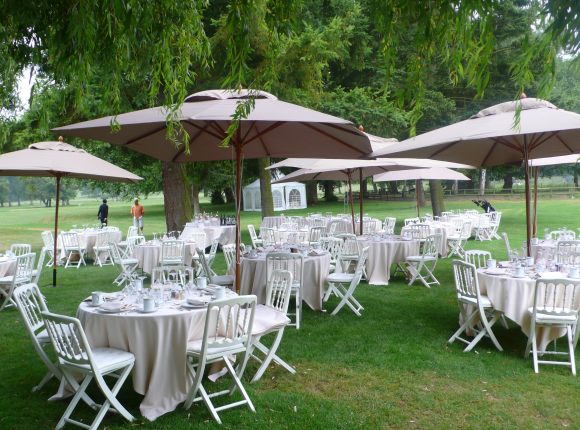 tables exterieur - Château de Bertichères